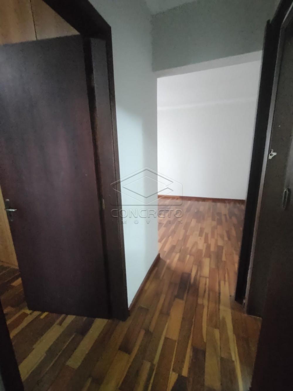 Alugar Apartamento / Padrão em Botucatu R$ 1.900,00 - Foto 2