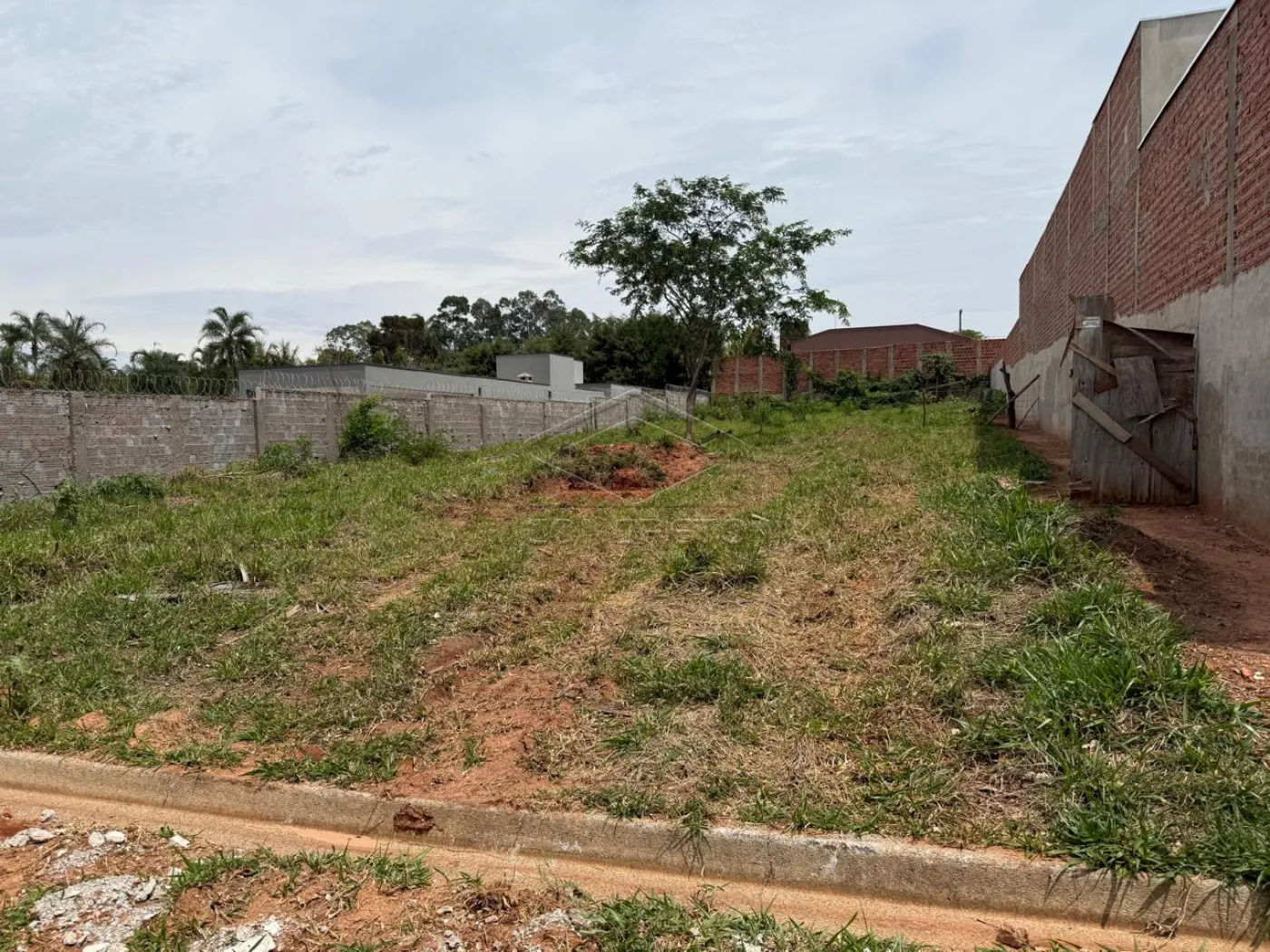 Comprar Terreno / Padrão em Piratininga R$ 190.000,00 - Foto 1
