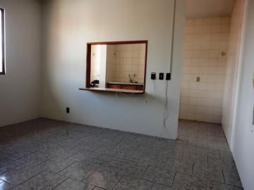 Alugar Apartamento / Padrão em Bauru. apenas R$ 600,00