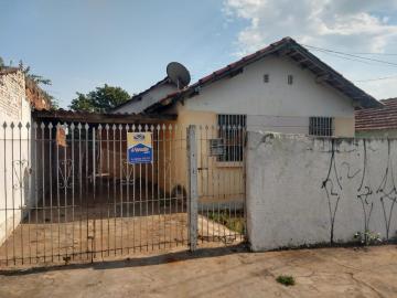 Alugar Casa / Padrão em Bauru. apenas R$ 600,00