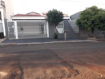 Alugar Casa / Padrão em Bauru. apenas R$ 2.400,00