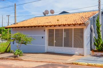 Alugar Casa / Padrão em Bauru. apenas R$ 2.500,00