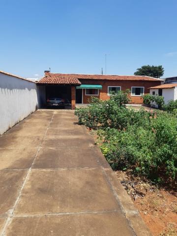 Alugar Casa / Padrão em Lençóis Paulista. apenas R$ 1.800,00