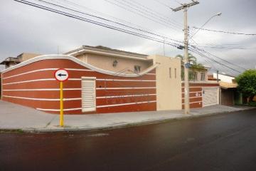 Alugar Casa / Padrão em Bauru. apenas R$ 3.200,00