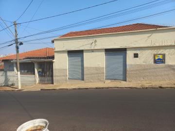 Casa com ótima localização, contendo galpão comercial!