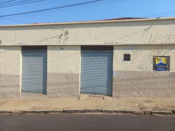 Casa com ótima localização, contendo galpão comercial!