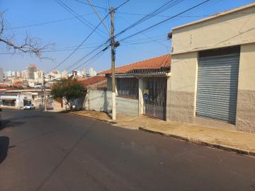 Casa com ótima localização, contendo galpão comercial!