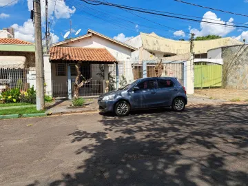 Alugar Casa / Padrão em Bauru. apenas R$ 330.000,00