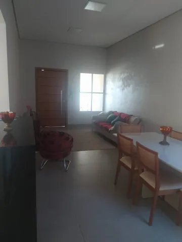 Casa com 03 dormitórios na Vila Falcão