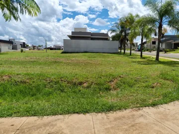 Terreno bem localizado no Residencial Tamboré