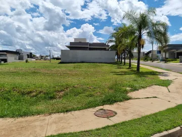 Terreno bem localizado no Residencial Tamboré