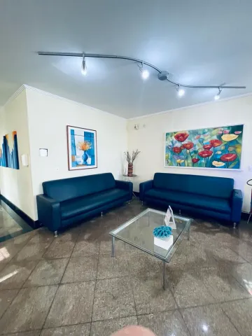 Prédio comercial com salas de atendimento, sala de aula e anfiteatro