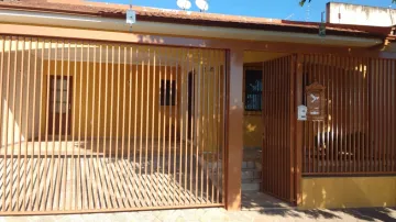 Casa com 03 dormitórios - Vila Pacífico