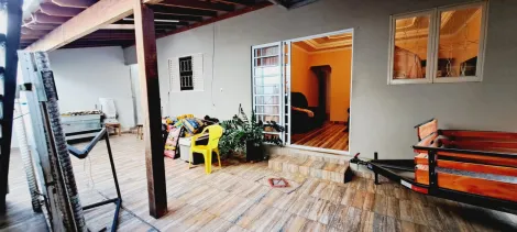 Casa com 04 dormitórios e salão comercial - Vila Ipiranga