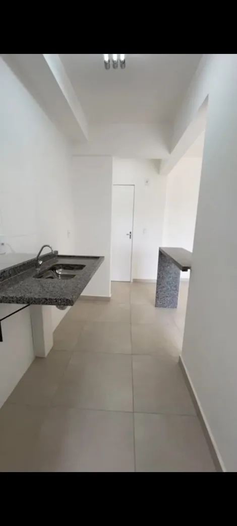 Alugar Apartamento / Padrão em Botucatu. apenas R$ 1.600,00