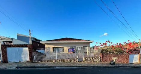 Alugar Casa / Residência em Botucatu. apenas R$ 680.000,00