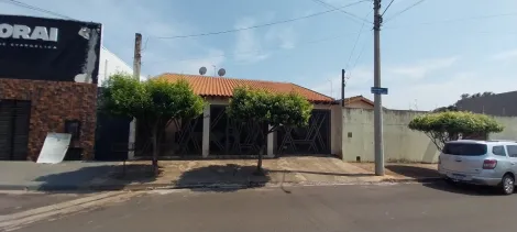 Alugar Casa / Padrão em Bauru. apenas R$ 500.000,00