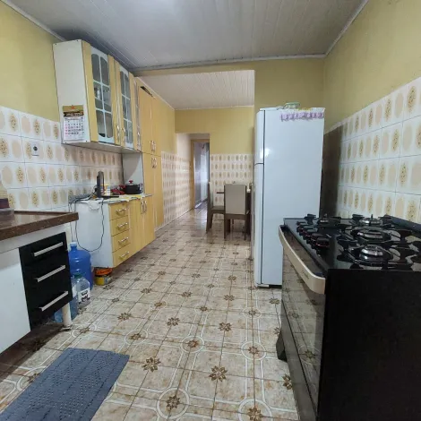 Residência com 03 dormitórios - Centro