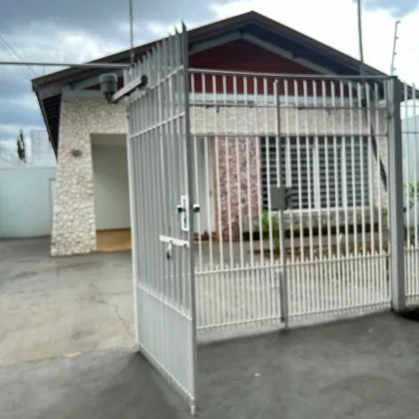 Alugar Casa / Padrão em Bauru. apenas R$ 720.000,00