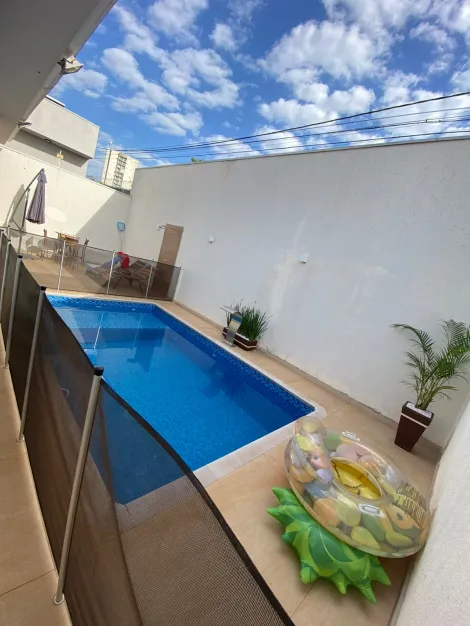 Alugar Casa / Condomínio em Bauru. apenas R$ 1.300.000,00