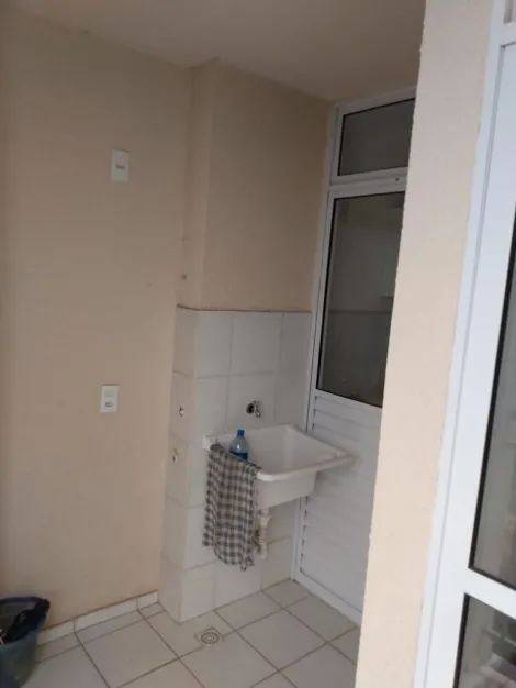 Apartamento no 2º andar com 02 dormitórios - Recanto dos Pássaros