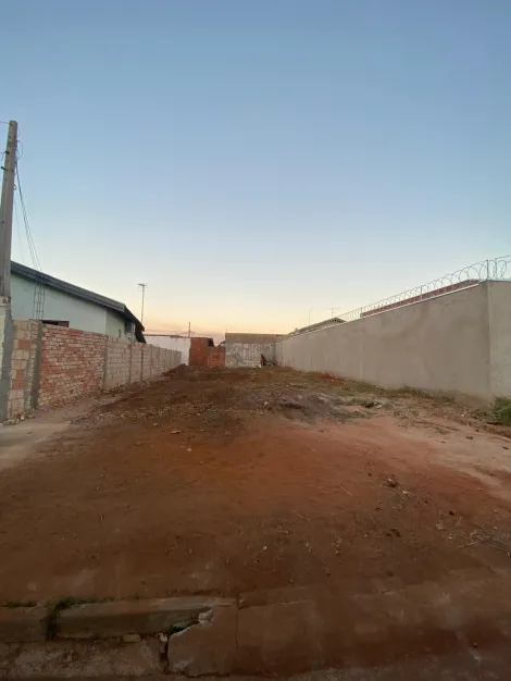 Terreno plano - Bem localizado - PQ Bauru