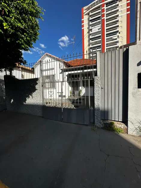 Alugar Casa / Padrão em Bauru. apenas R$ 330.000,00