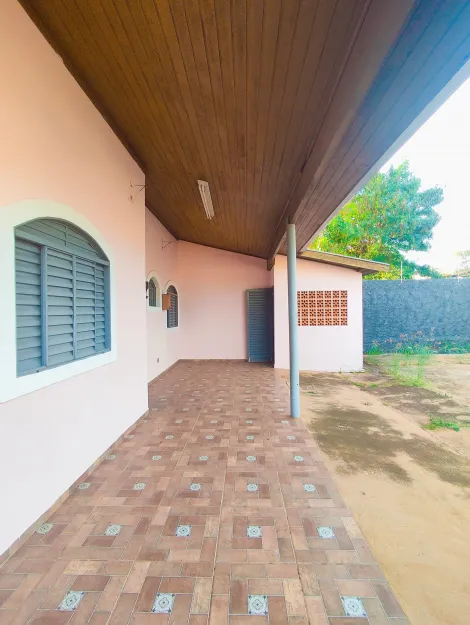 Alugar Casa / Padrão em Bauru. apenas R$ 900,00