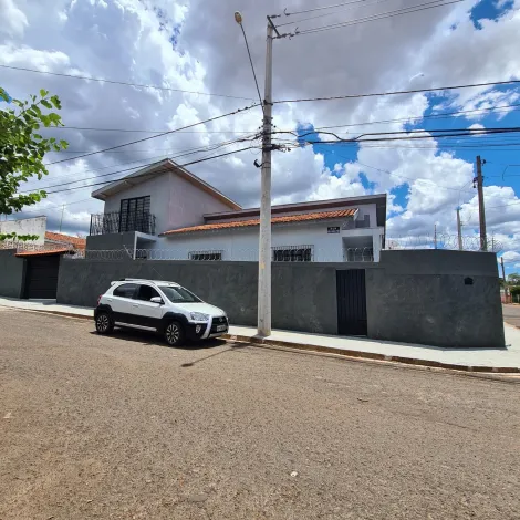 Alugar Casa / Padrão em Bauru. apenas R$ 319.000,00