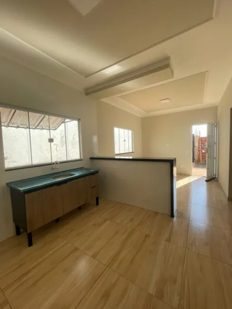 Alugar Casa / Padrão em Macatuba. apenas R$ 260.000,00