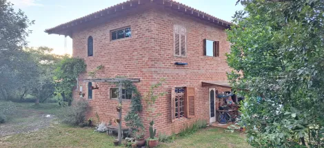 imagem 1 - Sobrado, com lareira, forno a lenha, quartos amplos e ventilados, um deles com ofurô imagem 1 - Sobrado, com lareira, forno a lenha, quartos amplos e ventilados, um deles com ofurô