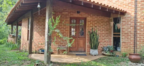 imagem 4 - Sobrado, com lareira, forno a lenha, quartos amplos e ventilados, um deles com ofurô imagem 4 - Sobrado, com lareira, forno a lenha, quartos amplos e ventilados, um deles com ofurô